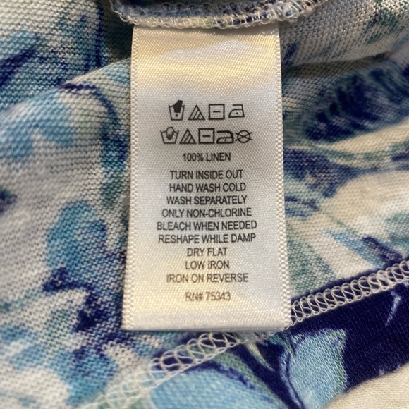 Lucy & Laurel 100% linen sleeveless top. Floral/botanical. White/blue. Medium. - Picture 6 of 9